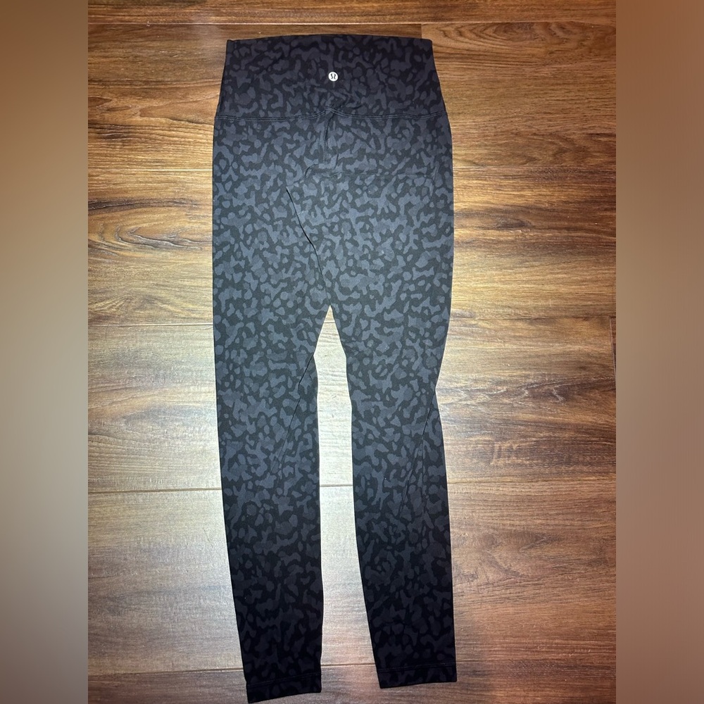 Women’s lululemon align 28” leggings. Size 6